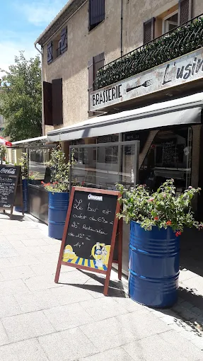 Ambiance chaleureuse du Bistrot de l'Usine à Peymeinade